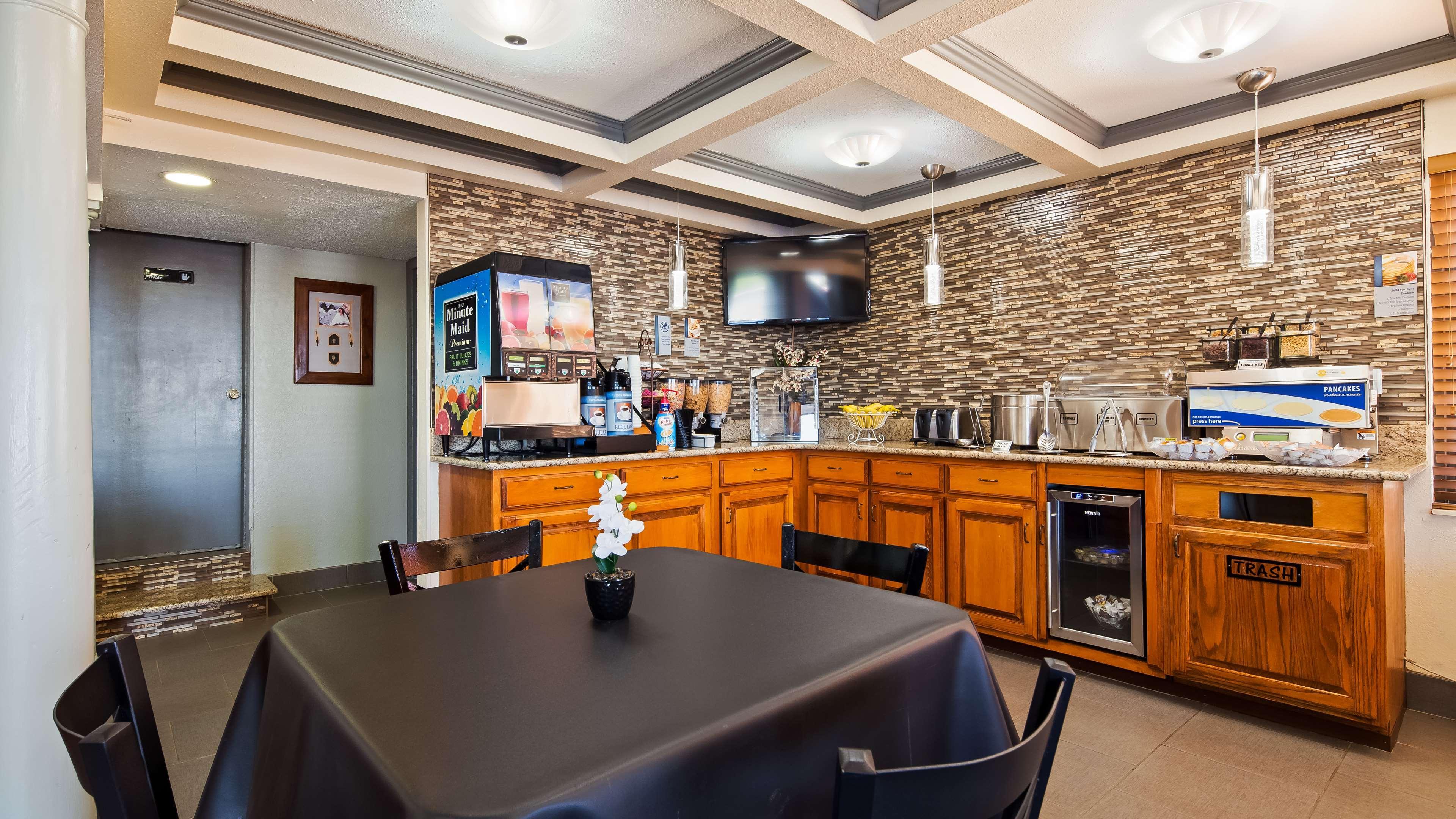 Best Western Montis Inn Saint Robert Exterior photo