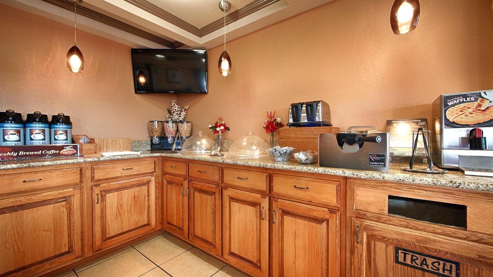 Best Western Montis Inn Saint Robert Exterior photo