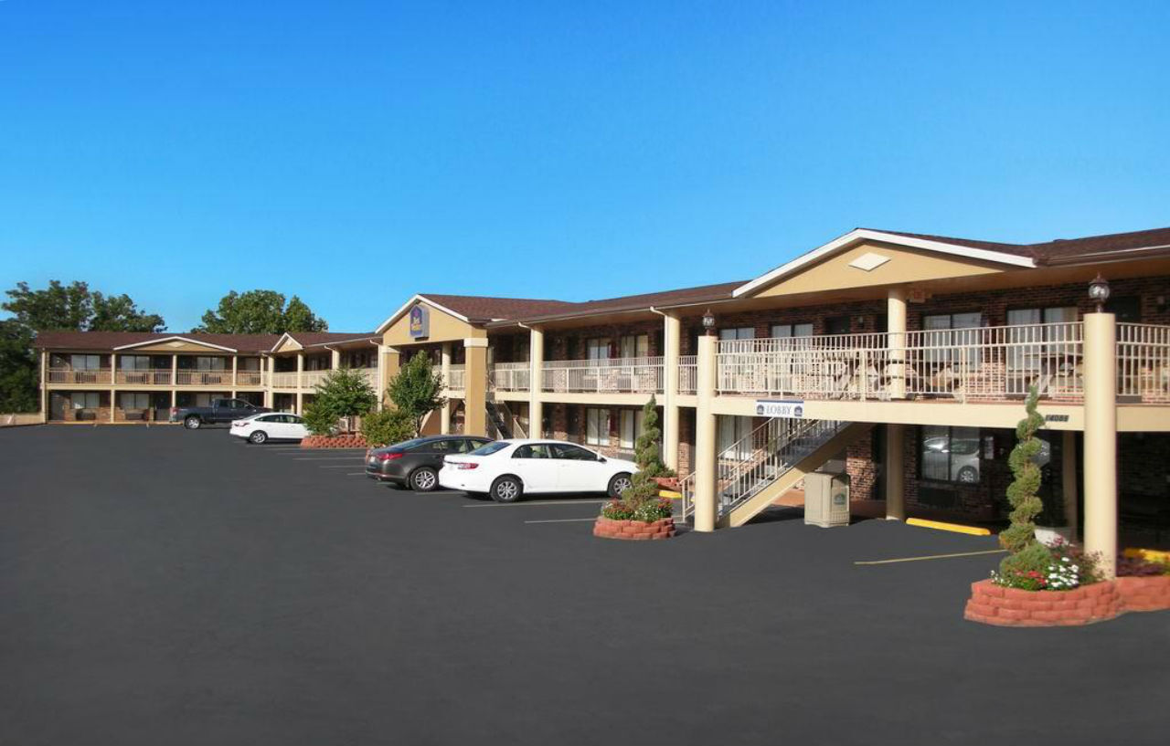 Best Western Montis Inn Saint Robert Exterior photo
